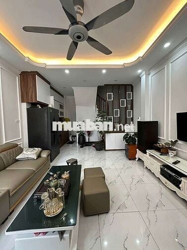 Gia đình chuyển chỗ ở cần bán lại căn nhà mới xây 6 tầng đẹp sẵn đồ