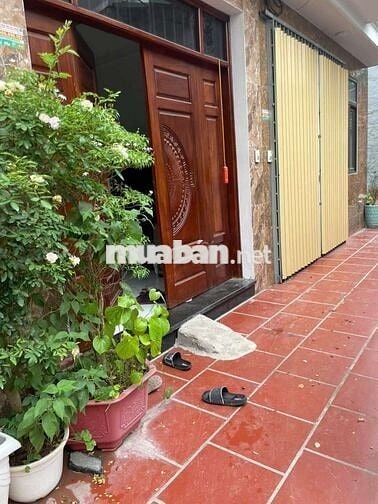 Gia đình chuyển chỗ ở cần bán lại căn nhà mới xây 6 tầng đẹp sẵn đồ