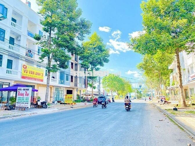 Nhà hoàn thiện 1tret 2lau diên tích 5x19m có sổ cầm tay 2tyxxx