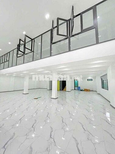 CHO THUÊ TOÀ NHÀ VĂN PHÒNG FULL VÁCH KÍNH HIỆN ĐẠI NGUYỄN THỊ THẬP