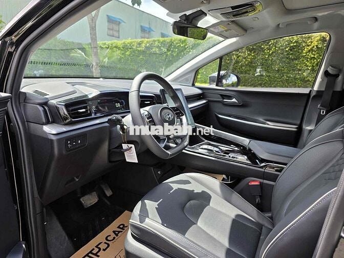 Hyundai Custin Cao Cấp 2.0T 2024 - 24000 km