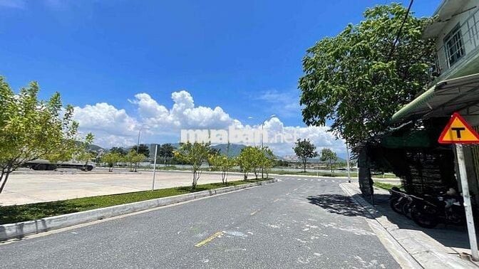 Bán Đất Hòn Rớ 2 Phước Đồng  Đường 13m Sổ Riêng Gần Sông