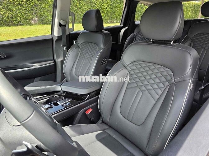 Hyundai Custin Cao Cấp 2.0T 2024 - 24000 km