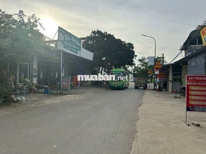 đất chính chủ người nhà cần bán gấp,ac quân tâm ib e hoặc lh 898330698