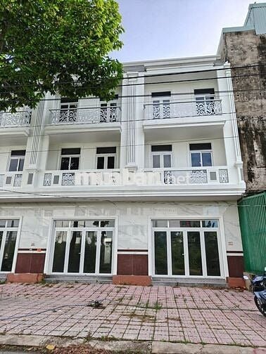 Nhà hoàn thiện 1tret 2lau diên tích 5x19m có sổ cầm tay 2tyxxx