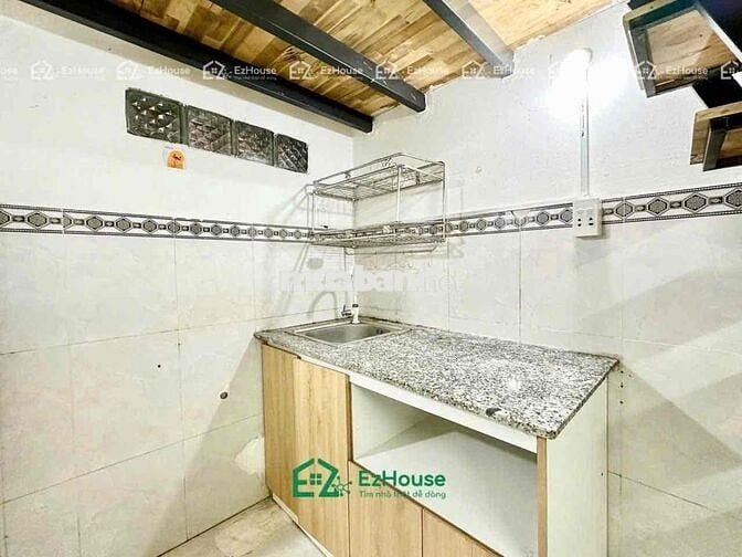 SẮP TRỐNG PHÒNG CÁCH HUIT VÀI MÉT - CÓ GÁC - CÓ BẢO VỆ