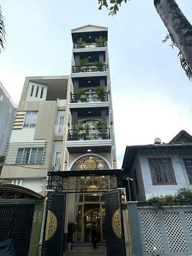 Chính chủ cần bán căn nhà đẹp có thang máy tại đường 43, P. Bình Thuận