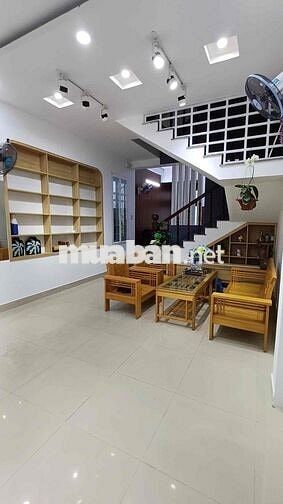 Nhà kiệt oto 3 tầng, 4 phòng ngủ, nguyễn văn thoại Đà Nẵng