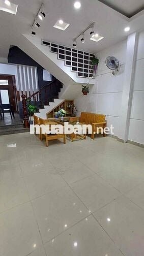 Nhà kiệt oto 3 tầng, 4 phòng ngủ, nguyễn văn thoại Đà Nẵng