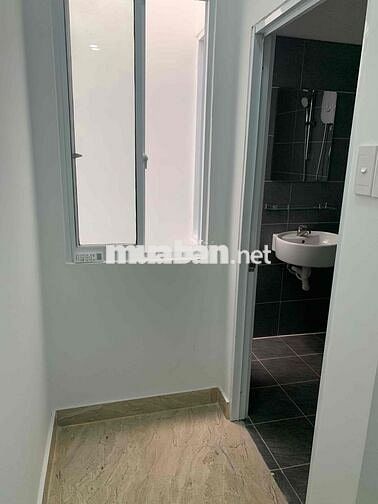 Nhà hẻm rộng sau lưng căn mặt tiền 202 nguyễn cư trinh