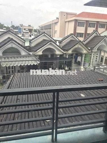 Cho thuê nhà nguyên căn có: 4pn nằm bên Trường Học Đông Hoà - Dĩ An