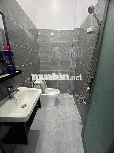 Cho thuê nhà mới 100% hẻm 628// Hậu Giang P12 Q6