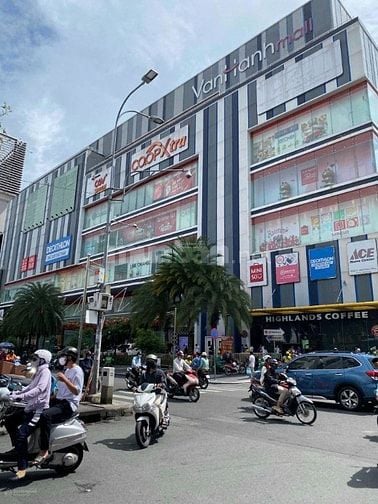 Bán gấp nhà MT ngay Vạn Hạnh MALL P.12 Quận 10 DT 10,7 x 18m giá 72 tỷ