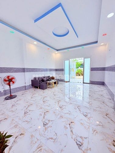Nhà riêng chính chủ, 2 phòng ngủ, 100% thổ cư, giá 780trieu bao giấy