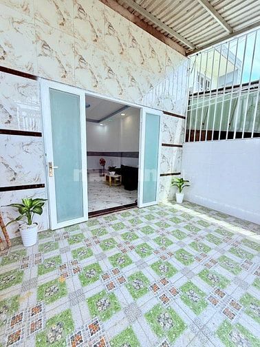 Nhà riêng chính chủ, 2 phòng ngủ, 100% thổ cư, giá 780trieu bao giấy