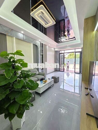 Nhà mặt tiền kinh doanh sổ hồng hoàn công trang bị thang máy