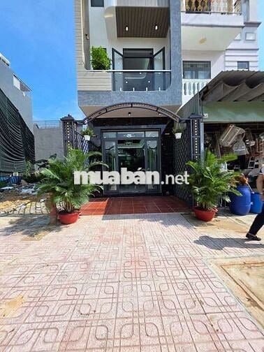 Nhà mặt tiền kinh doanh sổ hồng hoàn công trang bị thang máy