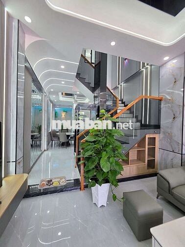 Nhà mặt tiền kinh doanh sổ hồng hoàn công trang bị thang máy