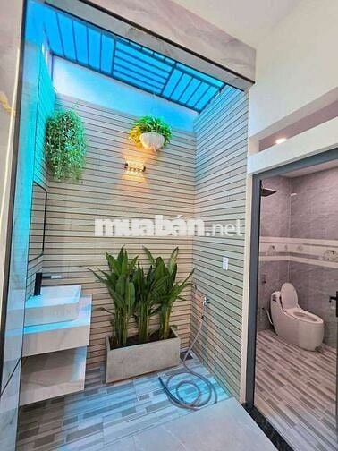 Nhà mặt tiền kinh doanh sổ hồng hoàn công trang bị thang máy