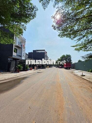 Nhà mặt tiền kinh doanh sổ hồng hoàn công trang bị thang máy