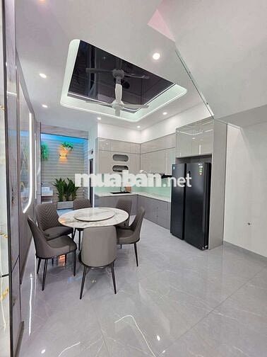 Nhà mặt tiền kinh doanh sổ hồng hoàn công trang bị thang máy