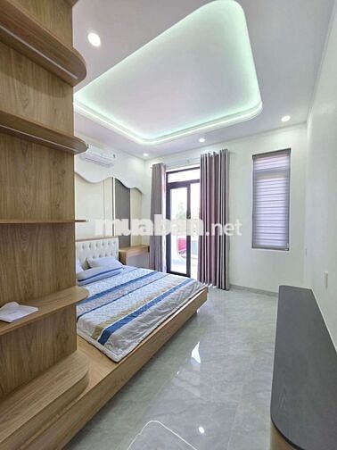 Nhà mặt tiền kinh doanh sổ hồng hoàn công trang bị thang máy