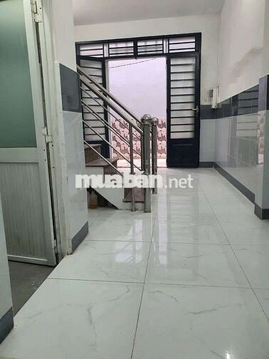 Nhà bán 4m × 7m lầu 2p ngủ 2wc