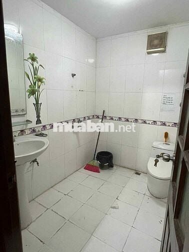 Cần cho thuê nhà nguyên căn 4 tầng 56m2 tại đường Trần Quốc Hoàn,HN.
