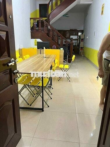 Cần cho thuê nhà nguyên căn 4 tầng 56m2 tại đường Trần Quốc Hoàn,HN.
