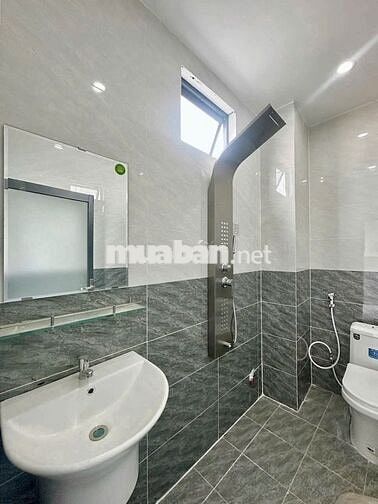 NHÀ 1 LẦU 1 TRỆT HIỆN ĐẠI SỔ RIÊNG NẰM Ở GẦN GIÁP BỬU LONG