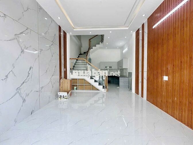 NHÀ 1 LẦU 1 TRỆT HIỆN ĐẠI SỔ RIÊNG NẰM Ở GẦN GIÁP BỬU LONG