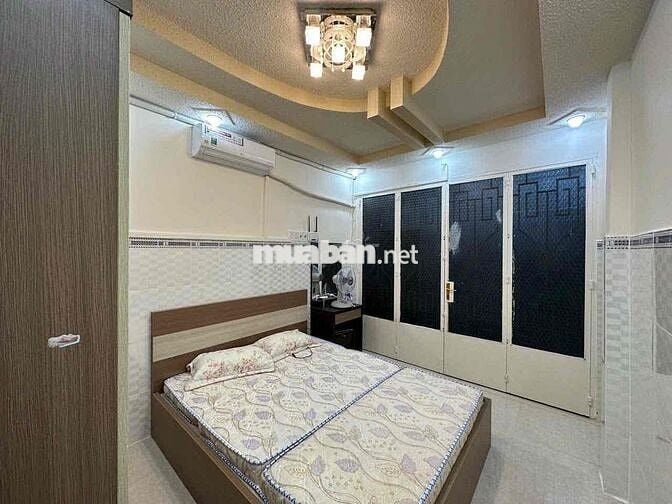 Nhà Nguyễn Trãi , chín chủ tặng nội thất