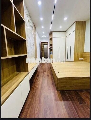 Tôi cần bán nhà mặt ngõ Xuân Thủy 7tầng thang máy full nội thất .