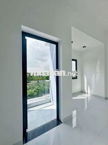 NHÀ 1 LẦU 1 TRỆT HIỆN ĐẠI SỔ RIÊNG NẰM Ở GẦN GIÁP BỬU LONG