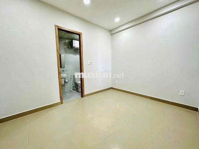 CĂN HỘ MỚI 2PN , BAN CÔNG HƯỚNG NAM , ĐẬU XE HƠI THOẢI MÁI GIÁ CHỈ 5TR