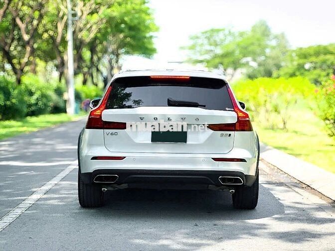 Volvo V60 Cross Country 2022 B5 AWD - 20000 km