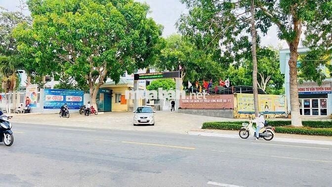 BÁN ĐẤT ĐỐI DIỆN TRƯỜNG CAO ĐẲNG NGHỀ -TRUNG TÂM TT ĐẤT ĐỎ,BRVT