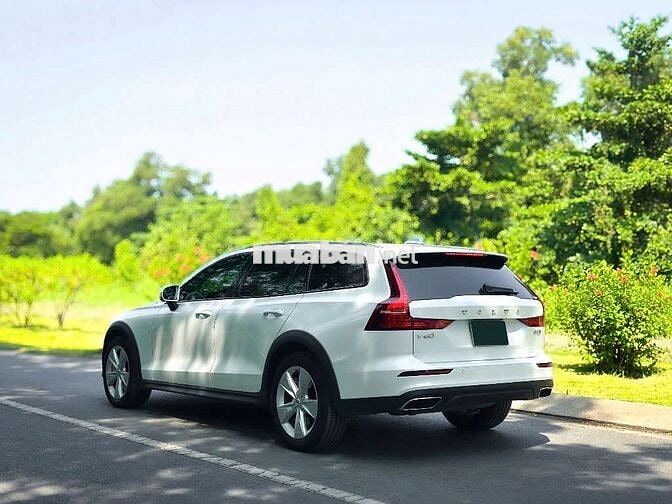 Volvo V60 Cross Country 2022 B5 AWD - 20000 km
