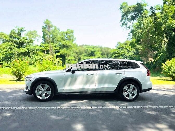 Volvo V60 Cross Country 2022 B5 AWD - 20000 km