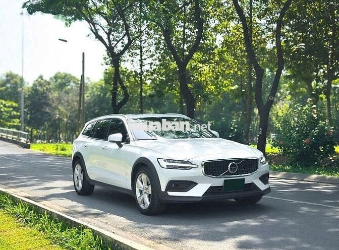 Volvo V60 Cross Country 2022 B5 AWD - 20000 km