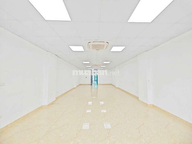 Cho thuê văn phòng Láng Hạ 80m2 13tr oto đỗ cửa view kính