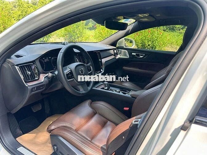 Volvo V60 Cross Country 2022 B5 AWD - 20000 km