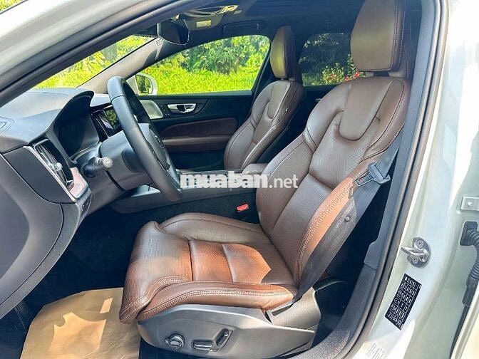 Volvo V60 Cross Country 2022 B5 AWD - 20000 km