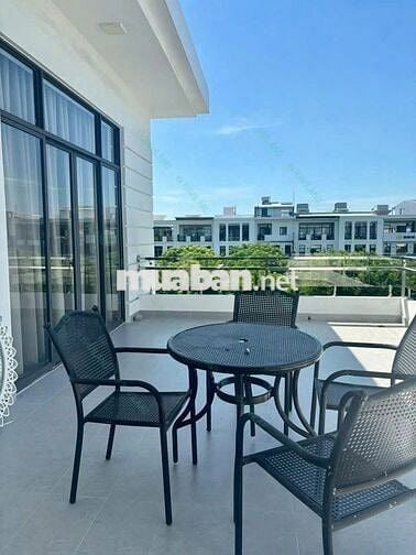CĂN HỘ CAO CẤP 100M2 3PN 3WC FULL NỘI THẤT BAN CÔNG VIEW BIỂN