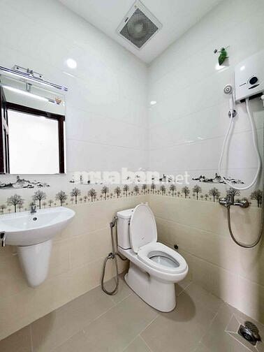 Căn Hộ Studio 40m2 Ban Công View Thành Phố Full Nội Thất Thang Máy