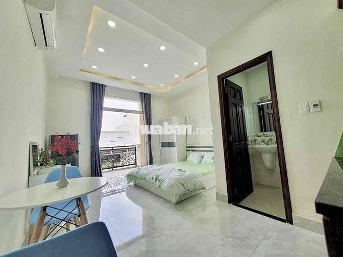 Căn Hộ Studio 40m2 Ban Công View Thành Phố Full Nội Thất Thang Máy