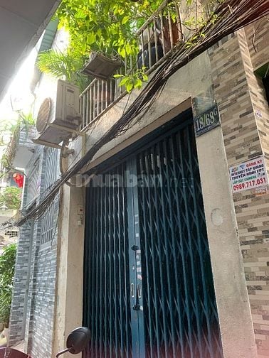 Cần bán nhà tiện cho ai muốn mua xay lại có thể xin giấy phép xây lên 