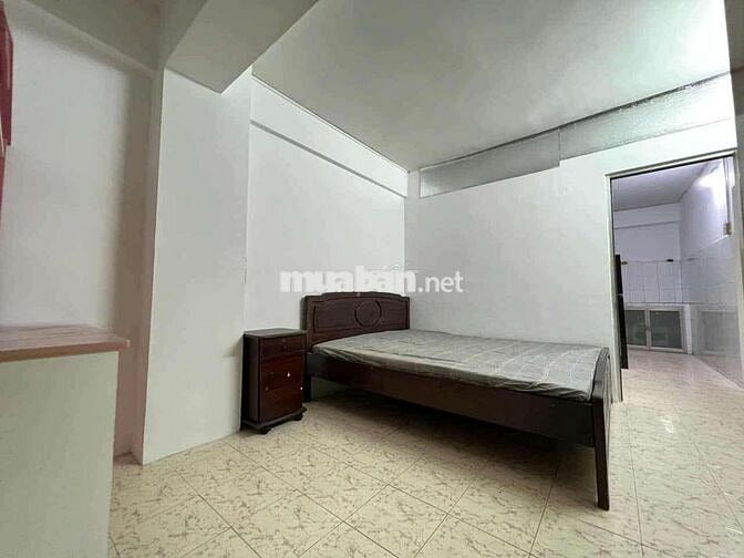 Căn hộ 2 phòng ngủ khu Phan Xích Long - 1 phút ra Q.1 - chỉ nhỉnh 3 tỷ