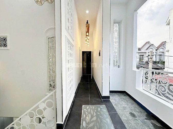 Biệt thự mini góc 2 mặt tiền vừa hoàn thiện, 5.3m X 13.5m, 1 lầu, 3pn