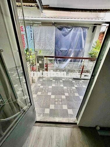 🏠 Nhà cho thuê Gần chợ Ba Đình p10 q8  hẻm 3 gác 👉 Nhà mới sơn sửa, sạ